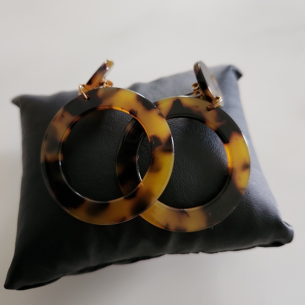 Tortoise Shell Hoop Earrings - Picture 2 of 5